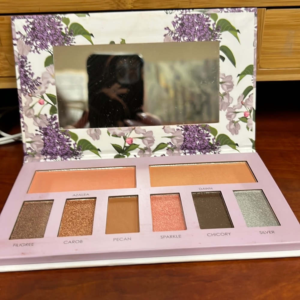 Sakura + Sage Make Up Palette